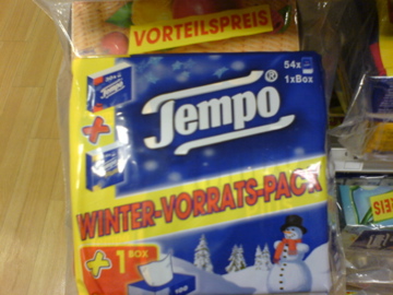 Heute bei Galeria Kaufhof wurde ich dank diese Tempo-Winter-Vorrats-Packs schmerzhaft daran erinnert, dass der Winter nicht mehr weit sein kann...